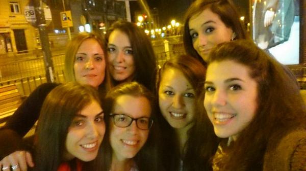 martiiii9's tweet photo. Estoy totaaalmente de acuerdo @xx_karencita @mumuena @Penxu90 @doitbetteR   Igual de guapas que sieeeempre :) http://t.co/5gRlvDKf1x
