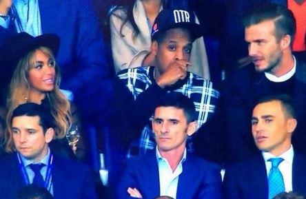 PSG_inside's tweet photo. #Stars : découvrez qui se trouve aux côtés de David Beckham pour #PSGFCB #OnTheRunTourInParis CC @Beyonce #JayZ http://t.co/D4T1UwZNa3