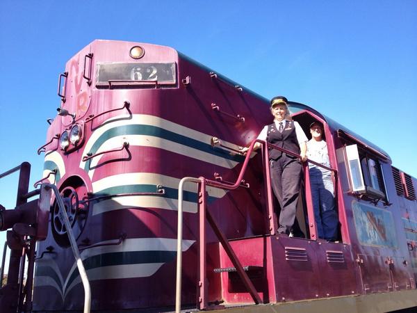 winetrain's tweet photo. #Engine62 leading us north in the hands of an excellent #conductor and #engineer today! #NapaValley #Train #Trains http://t.co/cxv9z2nSCG