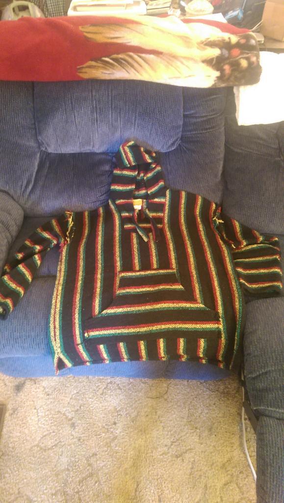 alfred_walls's tweet photo. Got me a Baja hoodie #drugrug http://t.co/S3He3RtBV3