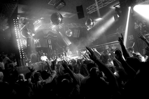 Glitterbox's tweet photo. "Glitterbox was about disco &amp; putting a smile on peoples faces!" @IbizaClubNews season review: http://t.co/LIqtnq6P7w http://t.co/IIAerlfGIk