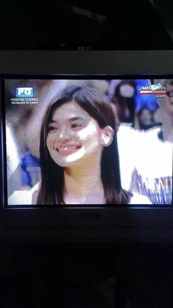 annecurtissmith's tweet photo. 💋💋💋 “@jemdelapaz02: @annecurtissmith for PS Bank awarding for UAAP 77 Champions National University http://t.co/ztbEPKQwNm”