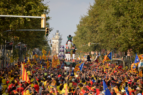 Salvigrau72's tweet photo. @Araeslhora:Es convoca a tothom de groc a la Plaça Catalunya de Barcelona aquest diumenge a les 12:30h #comunicatAEH http://t.co/wdIv7yWfJ3