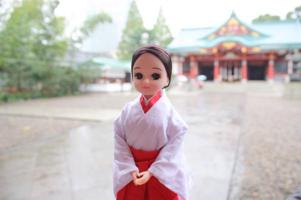 今日リカは、東京の日枝神社で七五三のお祝いに立ち合いました♪ 巫女