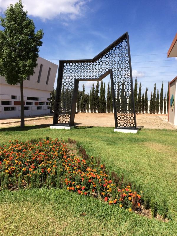 geosumr's tweet photo. Great weather here!  Enjoying the @geosumr workshop and the great venue at Mundiapolis. http://t.co/3wz5id9JoB