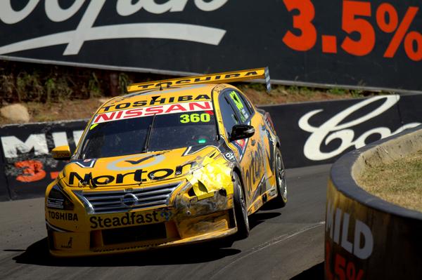 V8ChosenOne's tweet photo. Race tape really can get the job done, the @Nissan_MSport Altima of @J_Moffat @tazdouglas grabbed 2nd #BathurstBlues http://t.co/MUfa9S1gnm