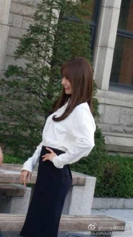 [PIC][15-10-2014]YoonA và SeoHyun xuất hiện tại Đại học Dongguk để chụp ảnh tốt nghiệp vào chiều nay Bz-QKNmCQAAtaj-