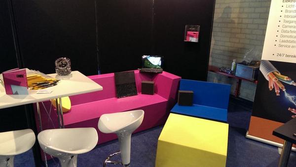 WeAreMIV's tweet photo. Beursstand van #MIV in opbouw op scholengemeenschap #HPC. #ondernemer ontmoet #leerling. http://t.co/rXYFdr6UiW