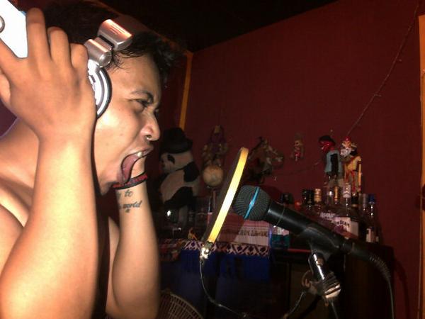 MIA_RecordsBPN's tweet photo. Proses take Screamer @EDFAofficial #KeepSuportLocalBand http://t.co/ErW7UQkSzT