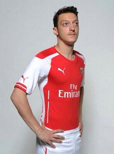 Happy Birthday to our World Cup winning superstar Mesut Ozil!! 

A speedy recovery is on its way. 
