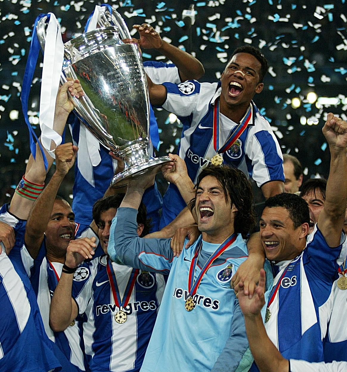 Happy 45th birthday to Vítor Baía, a UEFA Cup and winner with FC Porto.   