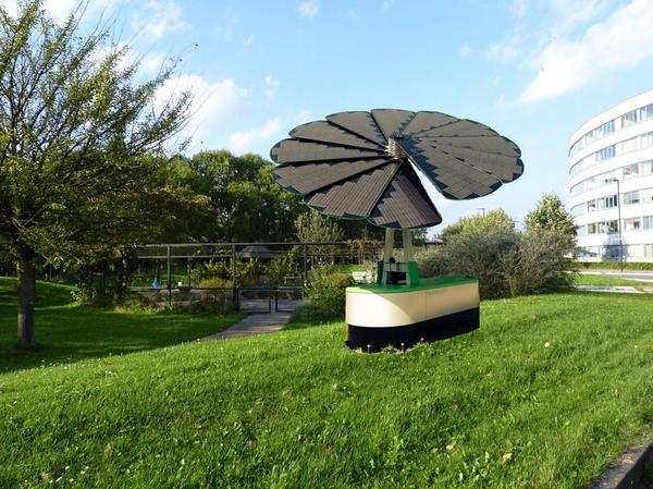 VoordorpUtrecht's tweet photo. Prachtig idee! Smartflowers voor Utrecht, voor een zichtbaar duurzame stad.
http://t.co/l9rvE5QCge #smartflower http://t.co/1u4cgI0LVa