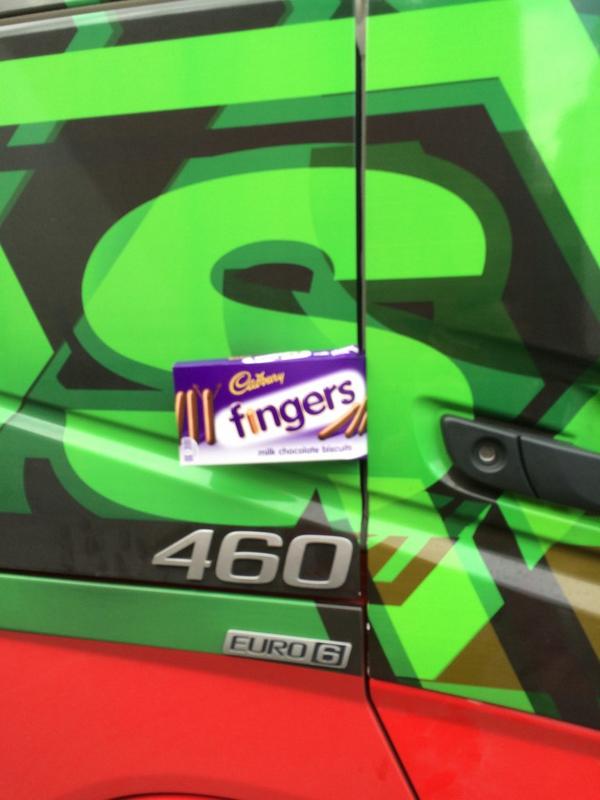 markd1xon's tweet image. Arrrrrrrrrrrr shit, trapped my fingers in the door #Hurt !!