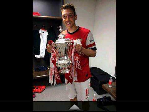 Happy 26th Birthday to Mesut Ozil. Cant wait 2 see him in Arsenals shirt again. Wishing him a quick recovery. 
