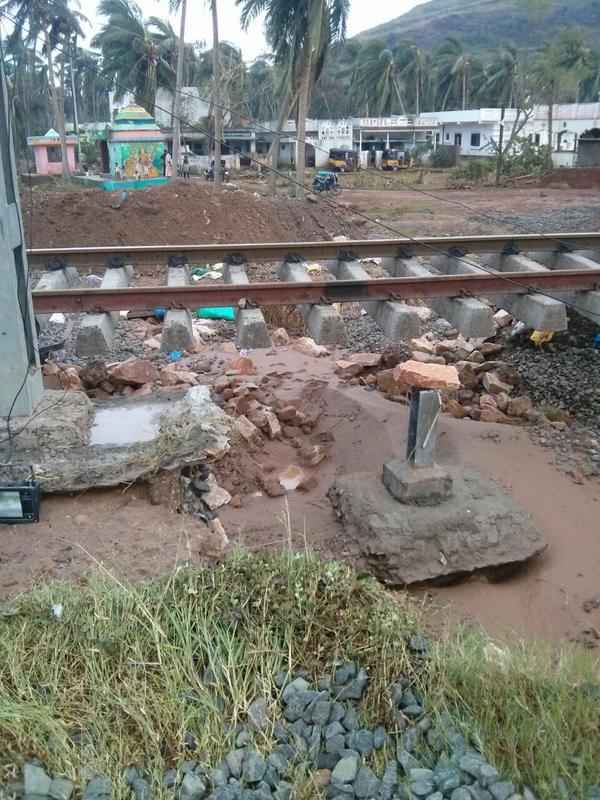 RailMinIndia's tweet photo. Work is going on war footing. Visakhapatnam route is likely to be restored, by tomorrow. (3/3) #CycloneHudhud http://t.co/DHjVmfBawi
