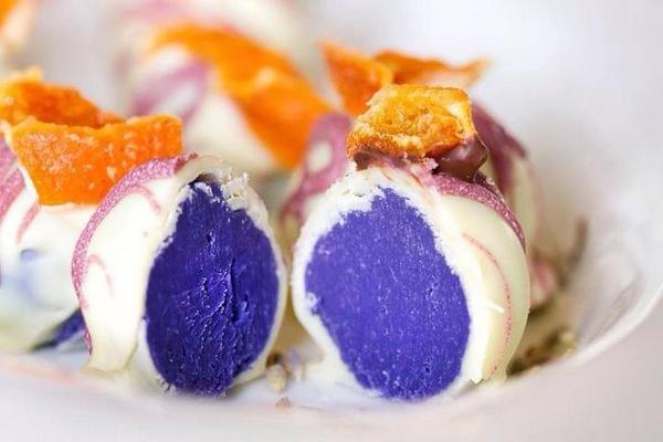 Shocolaateshop's tweet photo. Happy Monday! Provence #truffle #chocoate #shocolaate
#Lavender #ganache http://t.co/UOTKbT5ePV