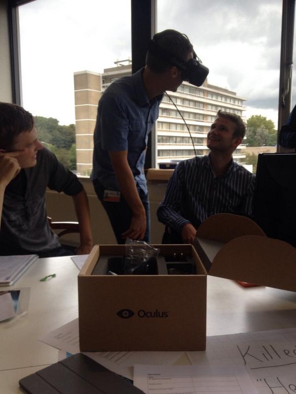 SiliconVenture's tweet photo. Silicon Venturing heeft sinds vanochtend een #OculusRift in huis met dank aan @ModernMindsNL. Klaar voor onderzoek! http://t.co/6h3jPaJ70A