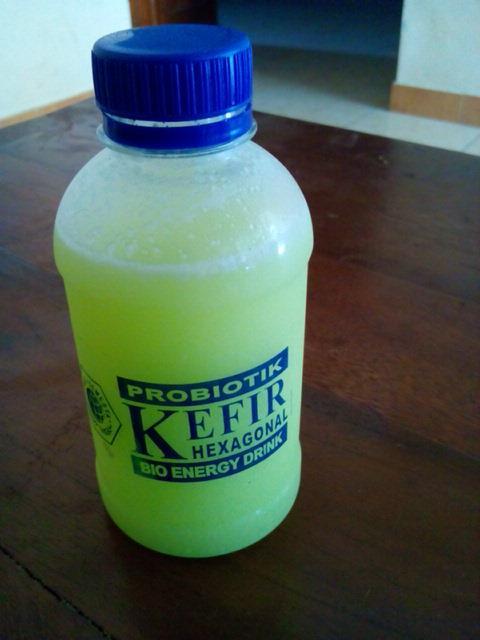 Ungaran_Today's tweet photo. Kefir Hexagonal varian baru: rasa melon. Mau coba? Silakan pesan dgn menghubungi Rumah Kefir Hexagonal 085747491739 http://t.co/aSskMXk2Kd