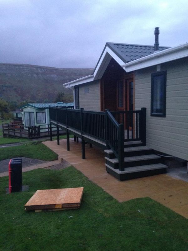Watch the evolution of this @WillerbyHH Lodge! From bare shell to stunning home courtesy of absundecks.co.uk