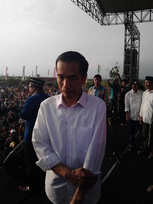 sedekat ini dengan jokowi... #padepokanarumsabil <a href="/mahasiswajember/">Mahasiswa Jember</a> <a href="/mahasiswajember/">Mahasiswa Jember</a>