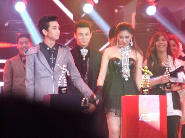 MacAimaf11's tweet photo. @pyeza_1989 #งานดอง #AF11Final @Aimsatidaaa @MagicSpellz2 #AF11 #แม็คเอม #เลยตามเลย #เปิดใจไม่เปิดตัว http://t.co/DVR7Xx7k5w