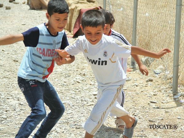 Toscate's tweet image. The #Refugee #CristianoRonaldo 
He was so #Happy