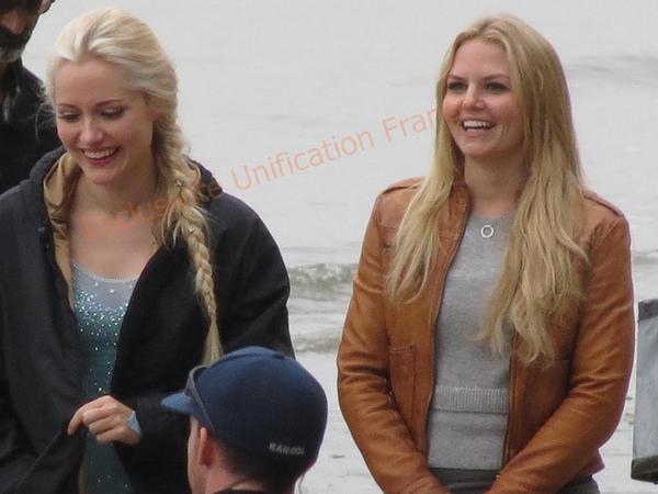 SheriffSwanEmma's tweet photo. Hanging out with Elsa http://t.co/tIrsaPbc82