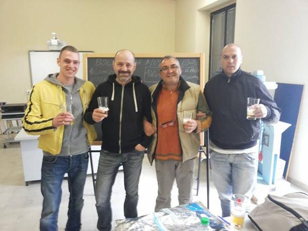 SemiDiLiberta's tweet photo. Secondo giorno di lezione.
#birra #birraartigianale #scuola #carcere #detenuti #lavoro @mchiara_s http://t.co/XIS3r885Ph
