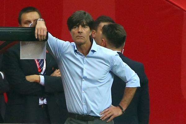 voetbalzonenl's tweet photo. De bondscoach die we zochten in de VZ-fotoquiz was Joachim Löw. De snelste follower was @damonR_ #goedgedaan http://t.co/pRJmomlMX3