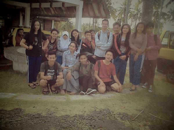 NithaPermatasa3's tweet photo. @astririana1 @ArflidaFilly @Rini97Handayani @k_moech http://t.co/fuNGfAb9j7