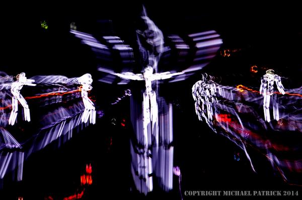 interroimages's tweet photo. illuminating idol’s
#CityPark #Bradford
#GroupeLAPS gets the #Kinetic #Light #photography treatment
#Abstract #Colour http://t.co/DEh5QJnTvK