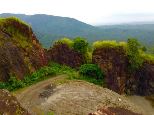__Malli's tweet photo. A discarded stone quarry 

@ #MiniOoty #Kondotty #Malappuram District http://t.co/c6V0FniYVa