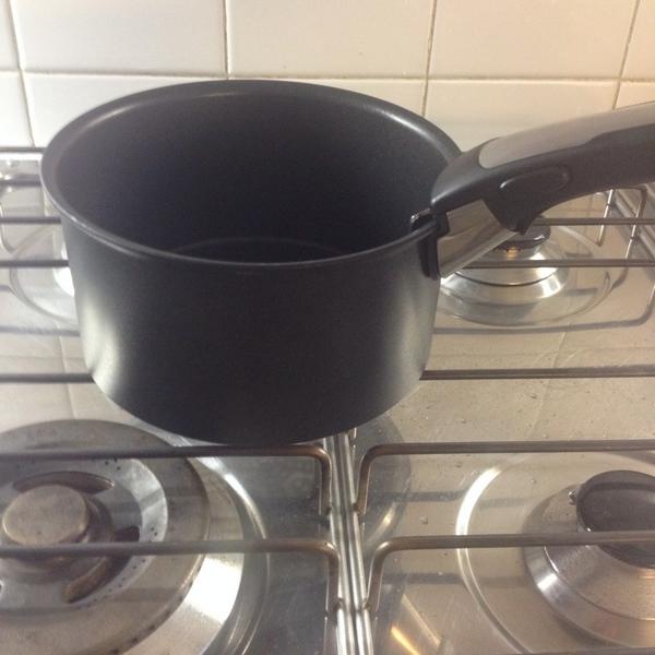 Fromjoancards's tweet photo. Suitably twitter trivial - new pan.She (female assumed as useful!) has friends http://t.co/nMgilnMzv1