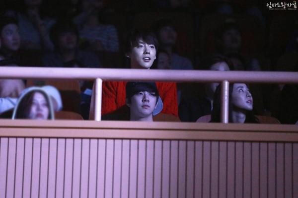 143kimpark's tweet image. Cutie line + thunder. #visualoverload