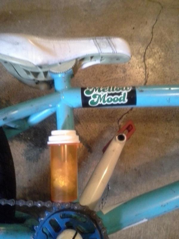 coltindonald's tweet photo. Dabs and riding #riddaz #Lcat forever #dab http://t.co/2zuL1B18t1