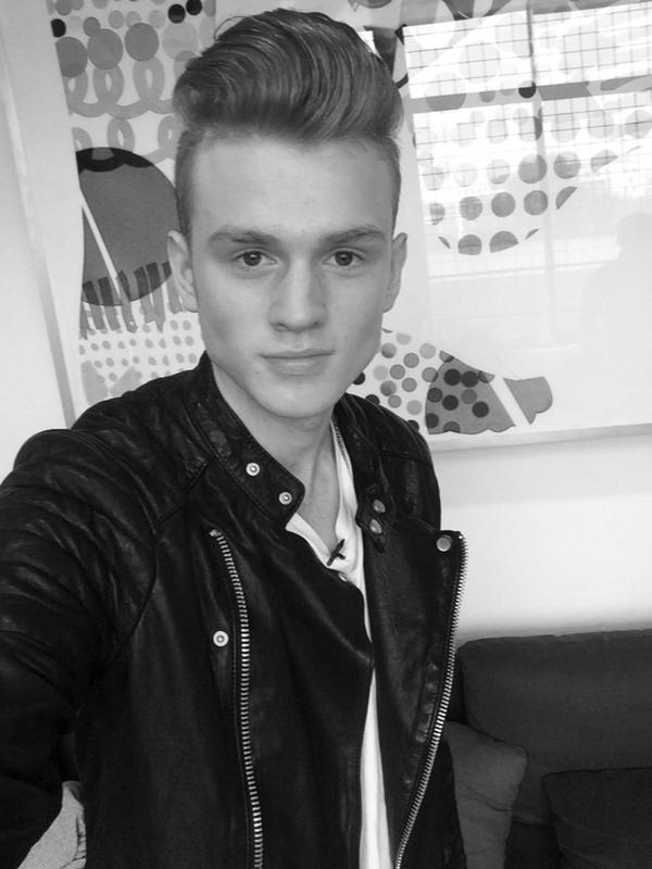 TheVampsTristan's tweet photo. Nicked brad's jacket for the day! http://t.co/AU4gwGJgW4