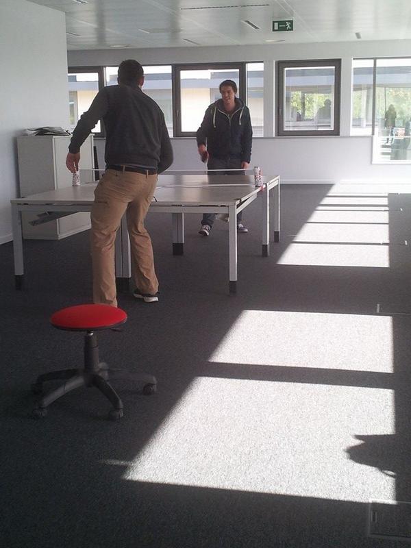 QuentDuch's tweet photo. ping pong time @AnthoAbb #labdavanac http://t.co/NDlBUmF3v1