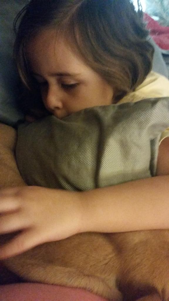1oakmoma's tweet photo. So some one is home from school, we're not going to tell dad that #daydee is on the bed. #asddiva #asdkidsrock http://t.co/XxAdsGwadl