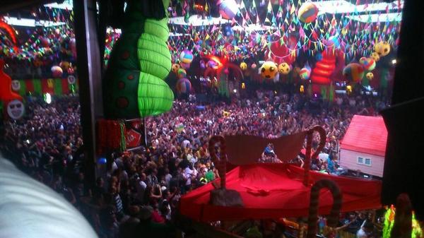 fabrikdiscoteca's tweet photo. RT arriba todos los que quieran que elRow vuelva a Fabrik !!! http://t.co/PBzUVnxHJw