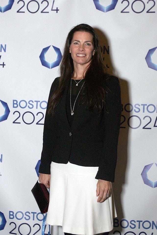  wishes Nancy Kerrigan a very happy birthday today! 