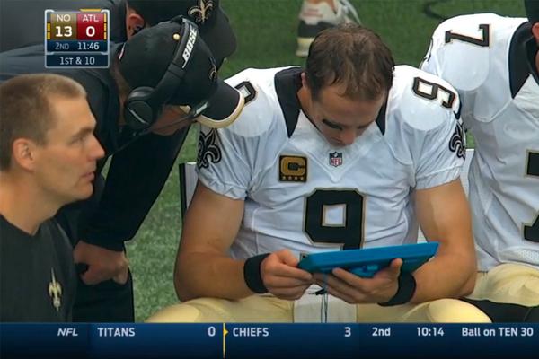 emmafebo's tweet photo. “@verge: Microsoft is "coaching" NFL announcers not to call the Surface an iPad http://t.co/pQVvUQ3Cwc http://t.co/ozXWJKa4mq” Ha!