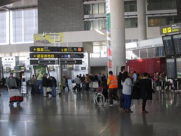 Los controles contra el ébola de los aeropuertos son "eficaces" bit.ly/ZB5lBy Experto comenta los protocolos