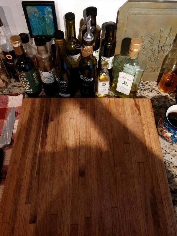 terrikowalczyk's tweet image. Beautiful track lighting in new kitchen...unless you actually *want* light when prepping/cooking #designvsfunction