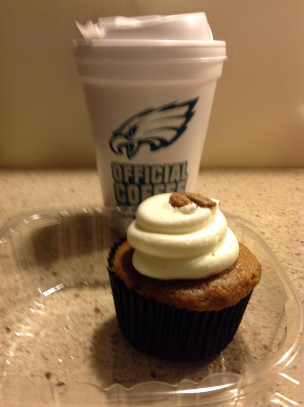 KathyMarkham1's tweet photo. Thanks Dana @dessertsbydana for the free cupcake http://t.co/4GBu7hEQpZ