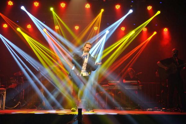 BendNewmedia's tweet photo. Show @marianopedro, no SESC Tijuca. #bendnewmedia #iluminação #sonorização #backline http://t.co/Mo4qSXTdS5