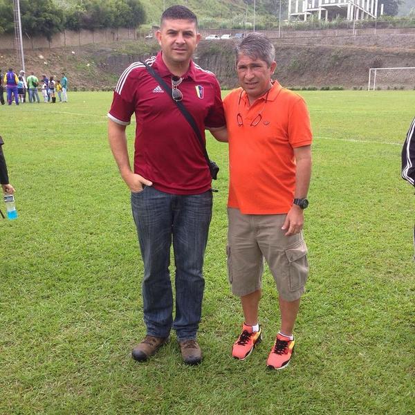 Kikegolradio's tweet photo. #GloriasdelDeporte junto a Carlos Maldonado en el cuadrangular de las Glorias del Deporte. # GrataExperiencia http://t.co/z61Vzo3MOO