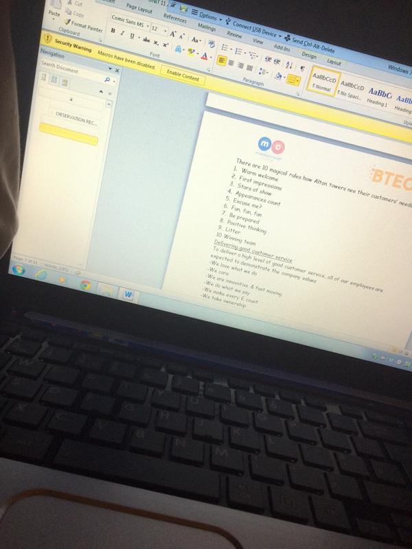 MeaghenMeg's tweet image. #hateassignments 😷🙈😩