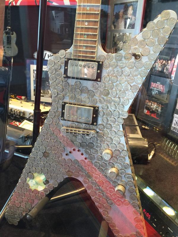 KevinMcCarthyTV's tweet image. Wow..might be the most beautiful guitar I've ever seen - Amazing tribute 2 my fav guitar player of all time! #RIPDime