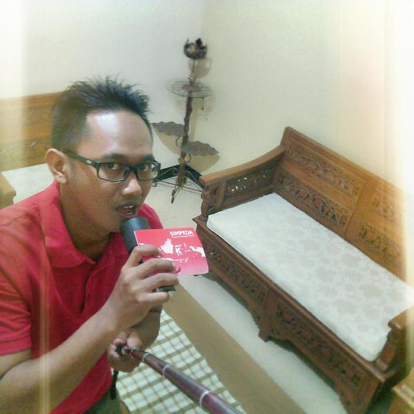 SlepetRadio's tweet photo. @adian_pradana Pemenang Kuis #Selfie @bank_jatim bersama @slepetradio Udah jelek, Item, Hidup pula http://t.co/essY4fi4w3