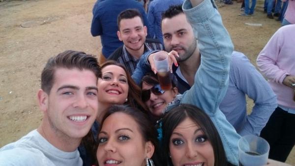 Rocio9010's tweet photo. Nos gusta la feria sisi 😜 http://t.co/URJLSrAea3